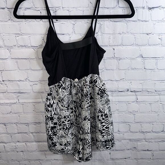 🌺 LA Hearts Backless Romper - Size XS 🌺 - Picture 3 of 5